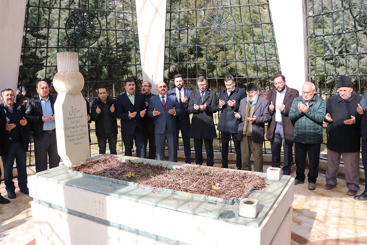 İSKİLİPLİ ATIF HOCA MEZARI BAŞINDA ANILDI