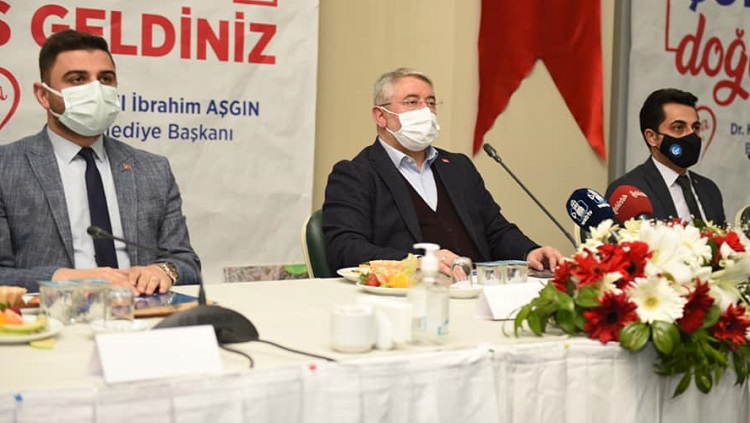 BAŞKAN AŞGIN GENÇLERDEN FİKİR ALDI