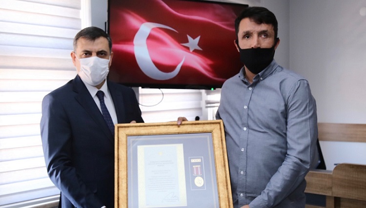 DEVLET ÖVÜÇ MADALYASI ALDILAR