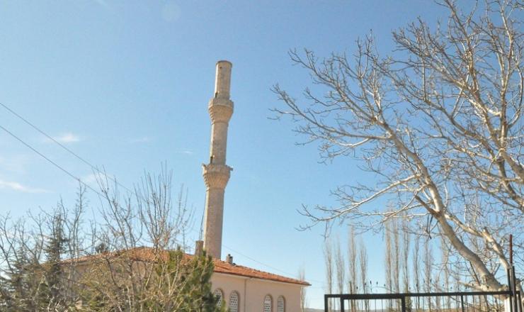 ÇORUM’DA MİNARENİN KÜLAHI YIKILDI