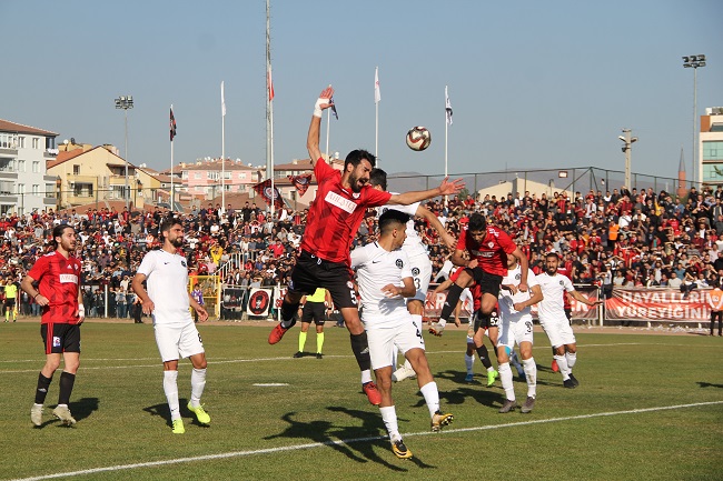 ÇORUMSPOR LİDERE BOYUN EĞDİ