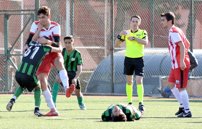 ŞAMPİYONUN BELİRLENECEĞİ MAÇTA TEKME TOKAT KAVGA ÇIKTI